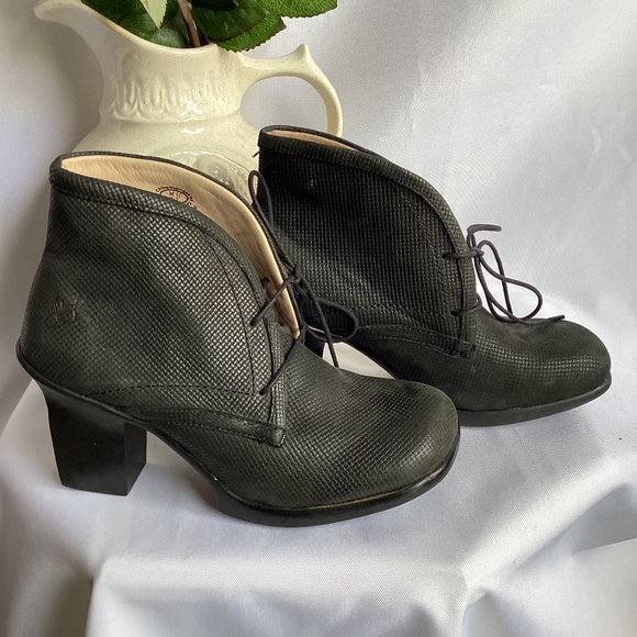 John Fluevog Perfect Splendid Black 2-Hole Bootie - Picture 1 of 4